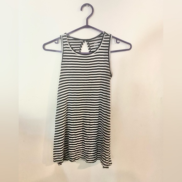 6 Summer Tops XS,S,M - Picture 2 of 15